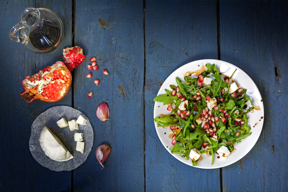 Fruchtiger Salat mit gebratenem Ziegenkäse – Rezept.